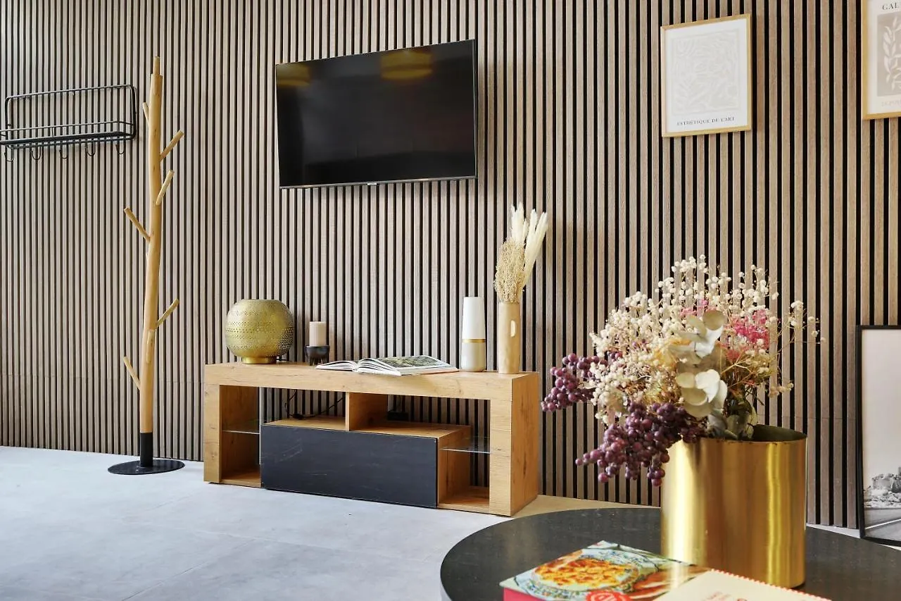 Apartment Cmg Ramey / Sacre-coeur Iii